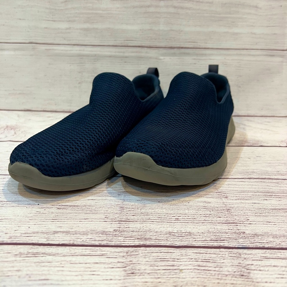 Skechers GOwalk Max